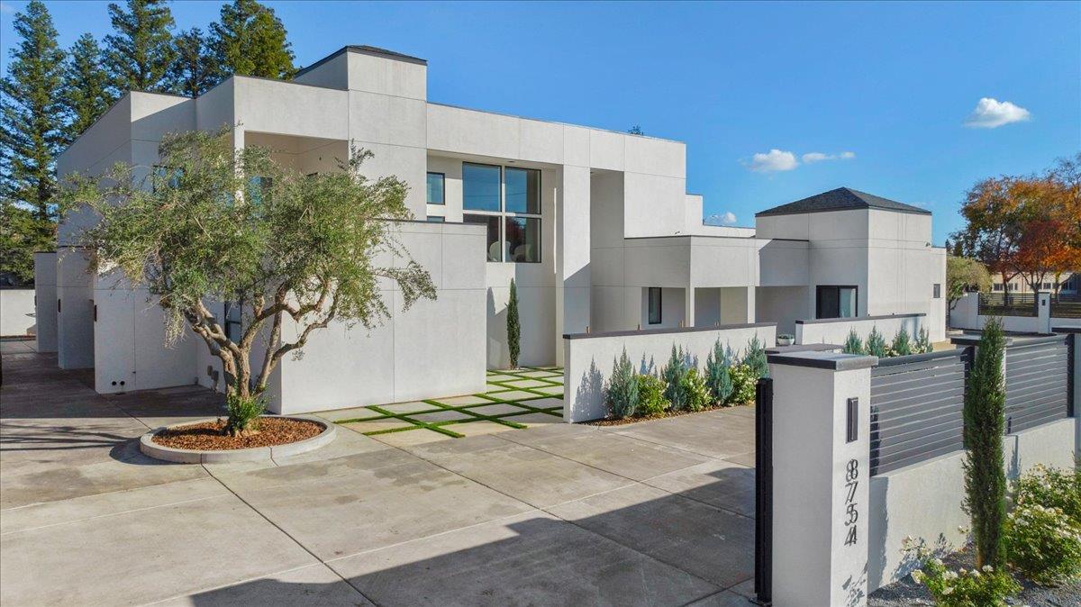 8754 N Millbrook Avenue, Fresno, CA, 93720