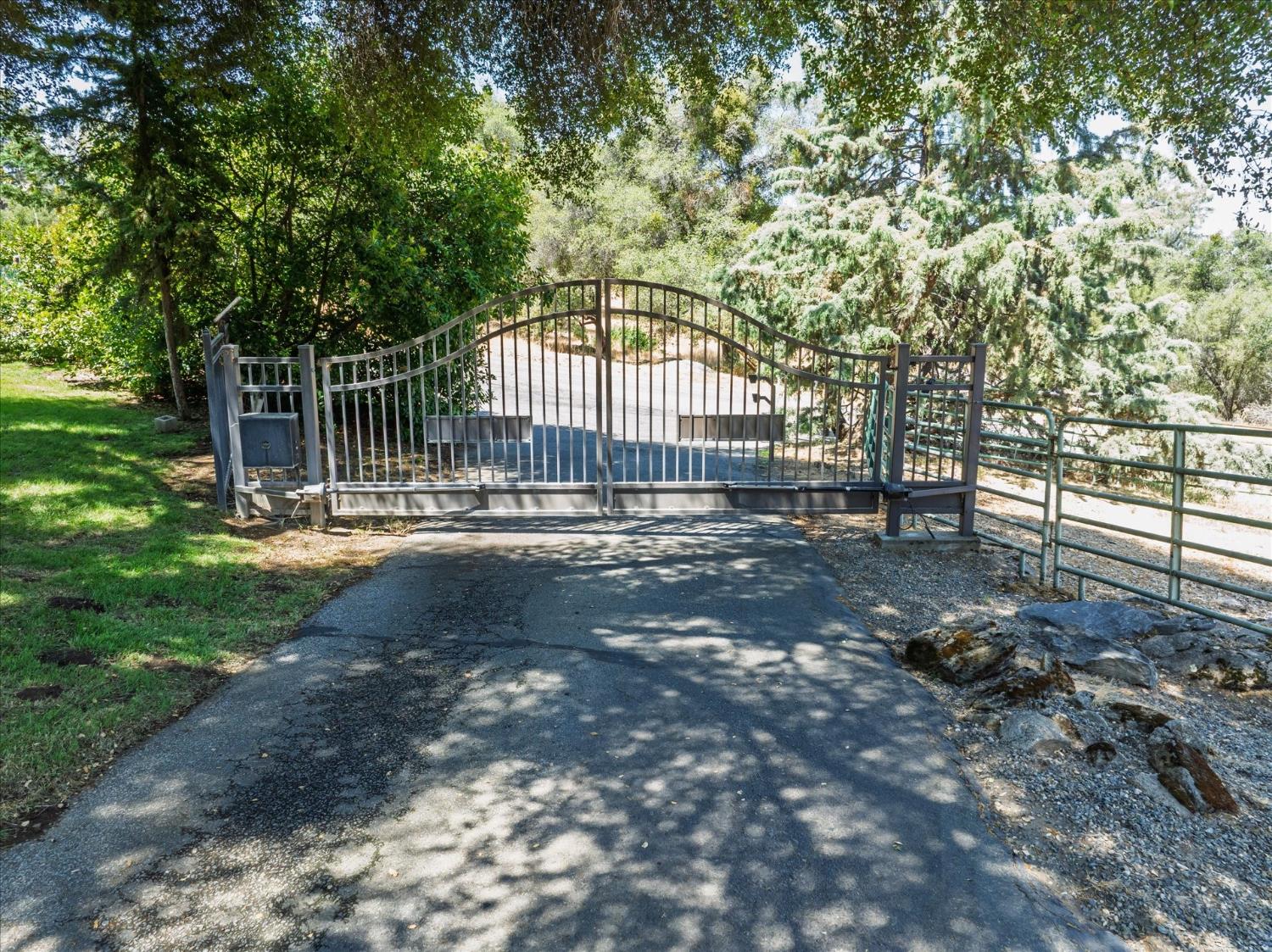 Single Family in Coarsegold - photo 2