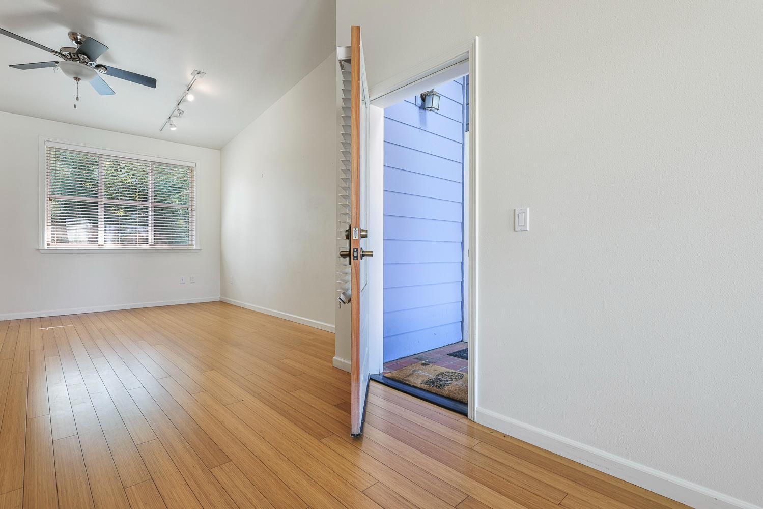Condo in Fresno - photo 3