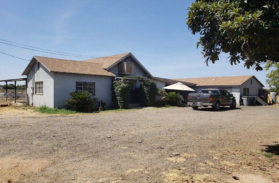Single Family in Fresno - photo 2