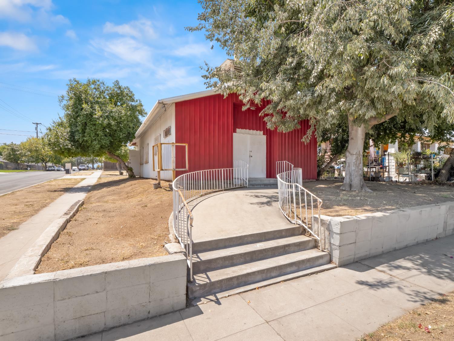 Single Family in Fresno - photo 2