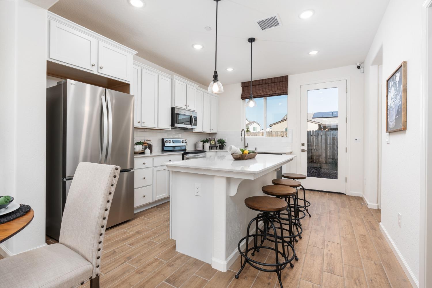 6584 E Clingstone Drive, Fresno, CA, 93727