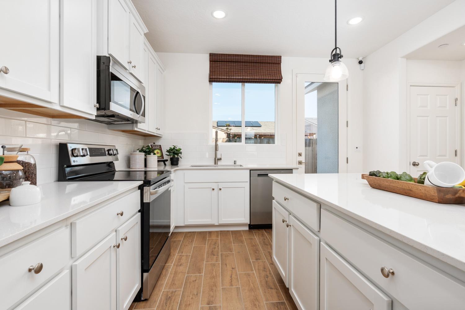 6584 E Clingstone Drive, Fresno, CA, 93727