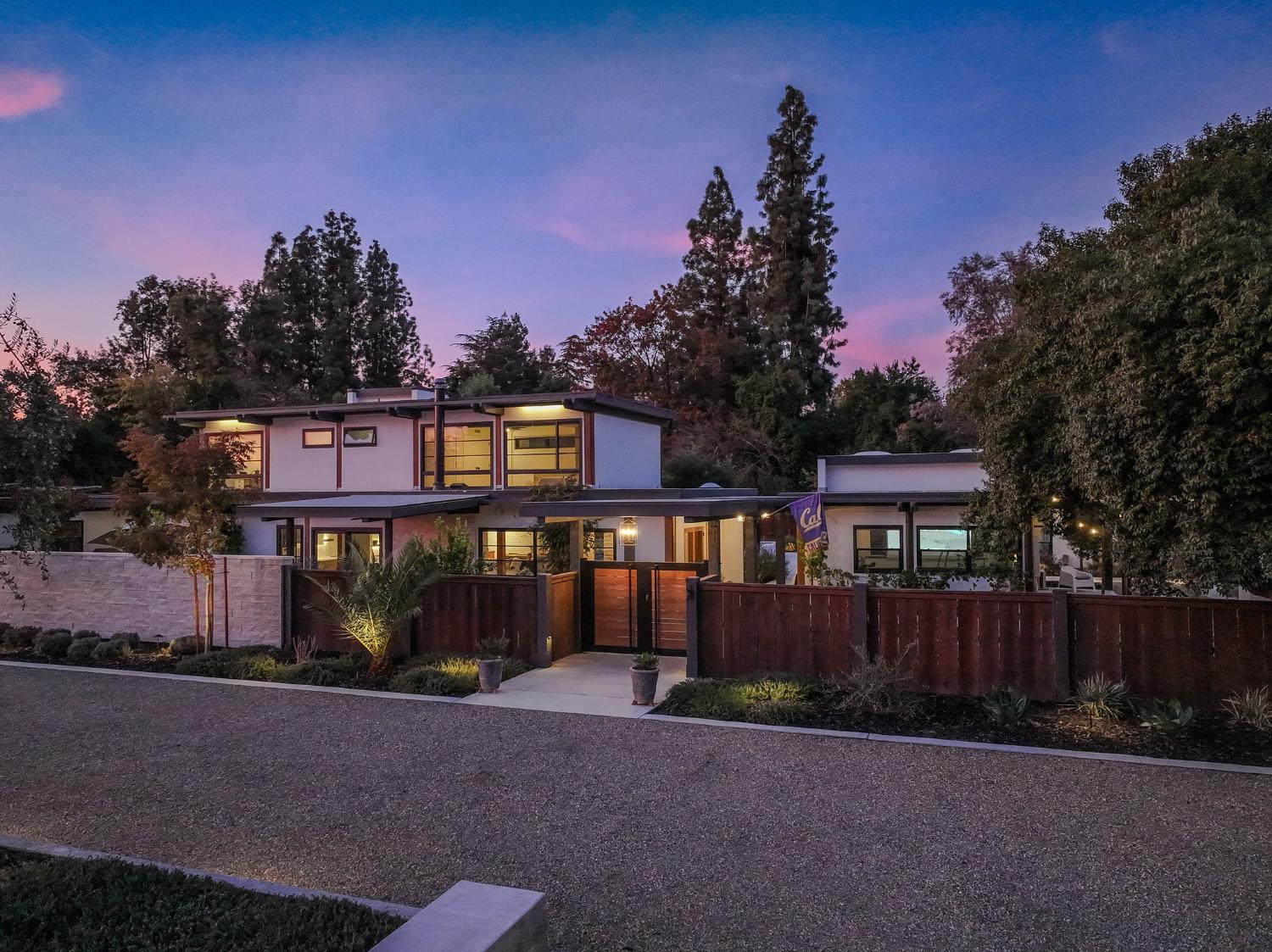 2284 W Palo Alto Avenue, Fresno, CA, 93711