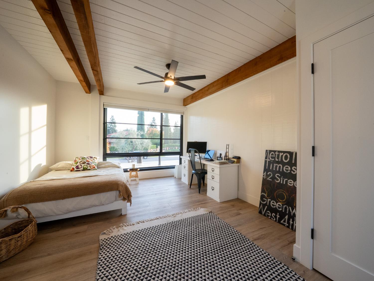 2284 W Palo Alto Avenue, Fresno, CA, 93711