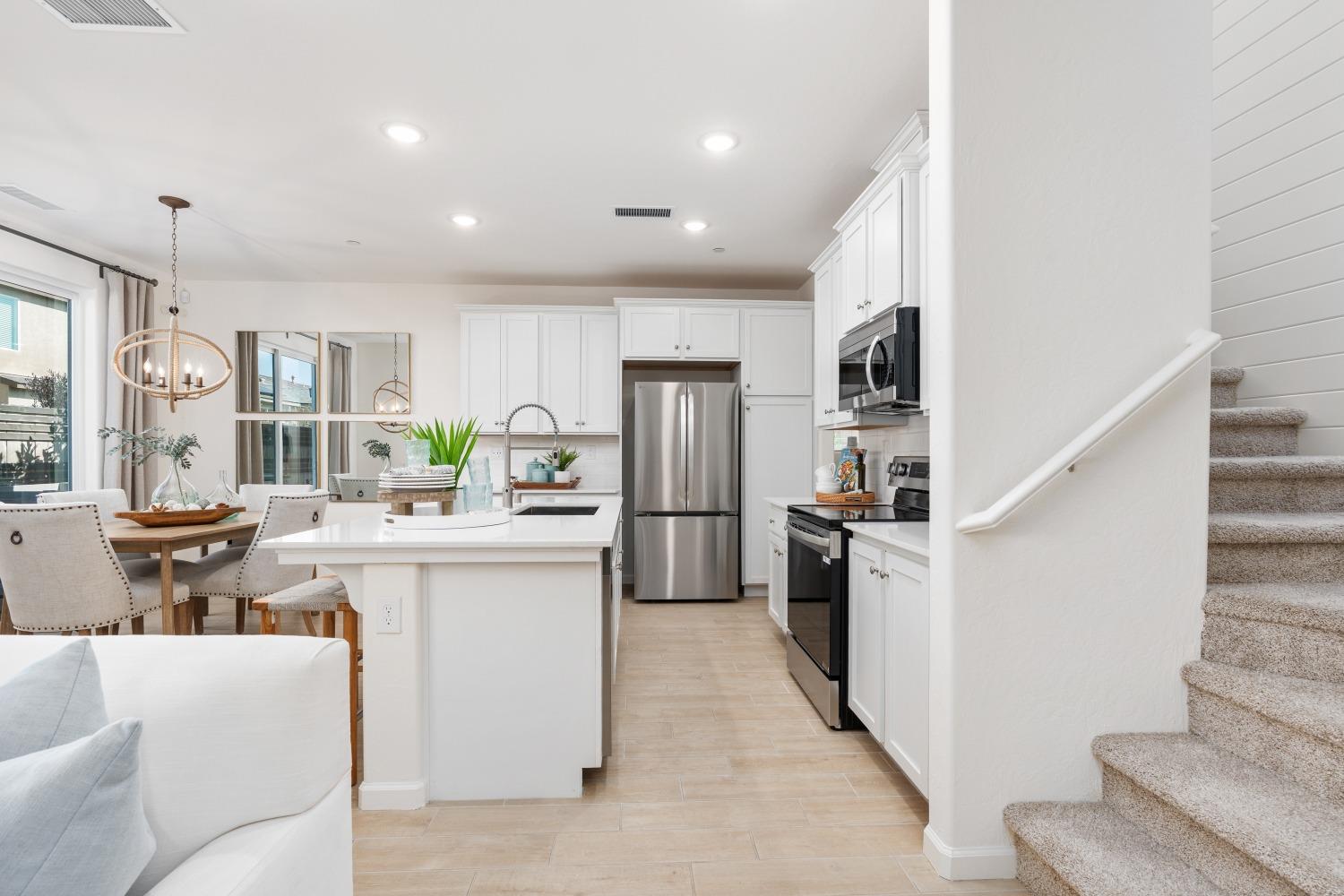 6568 E Clingstone Drive, Fresno, CA, 93727