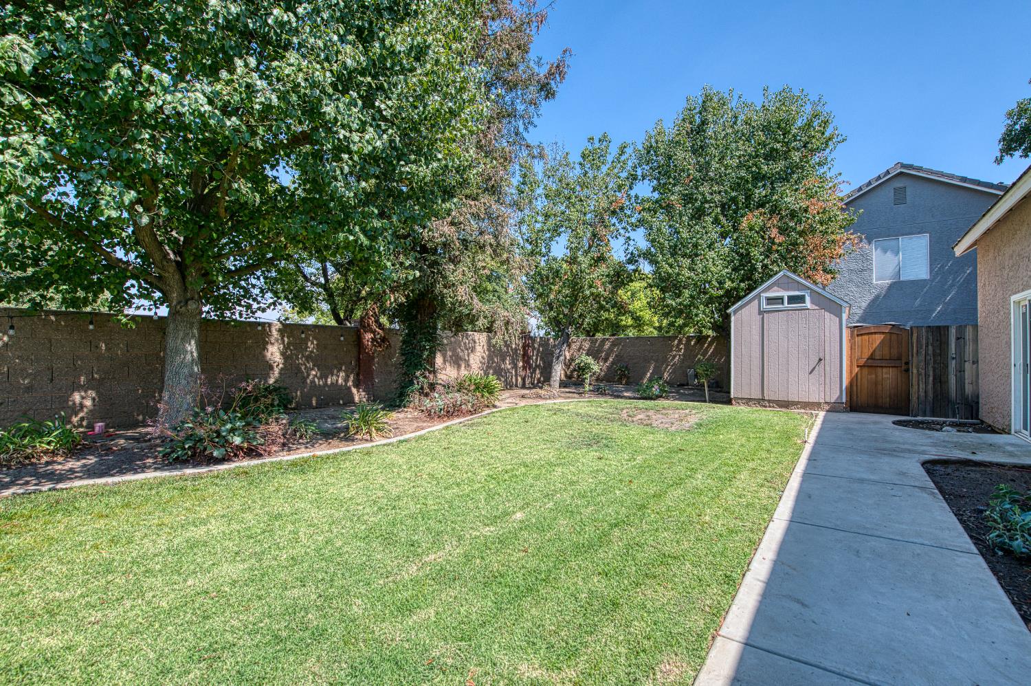 1323 Oak Avenue