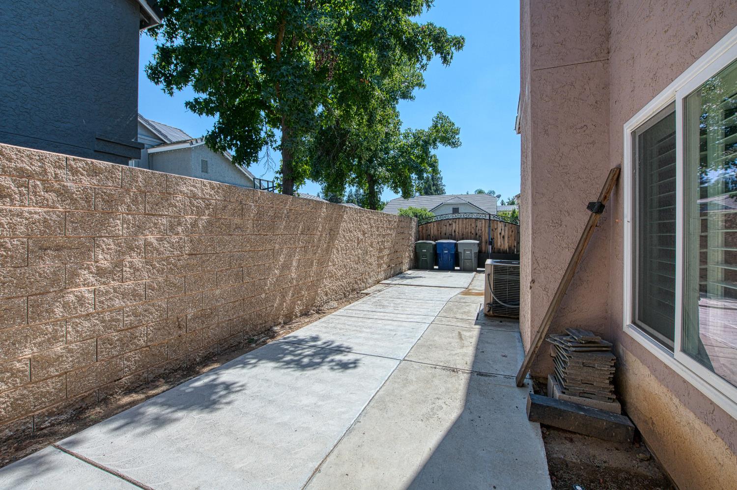 1323 Oak Avenue