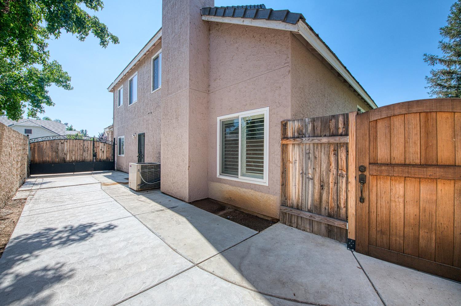 1323 Oak Avenue