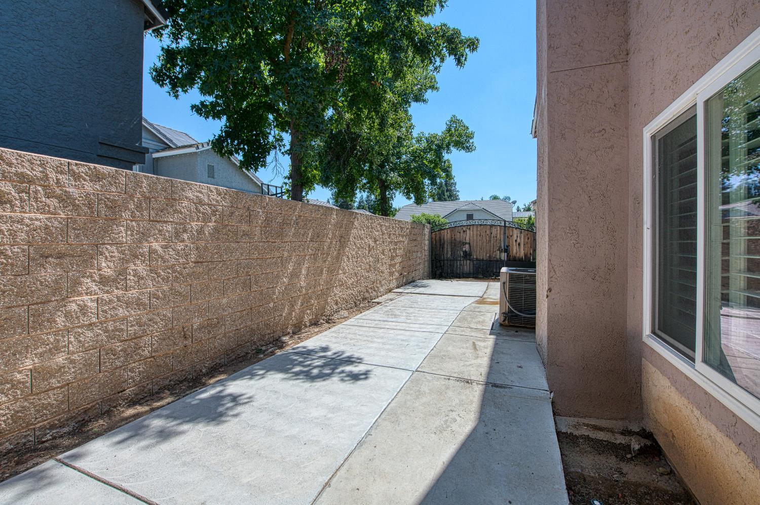 1323 Oak Avenue