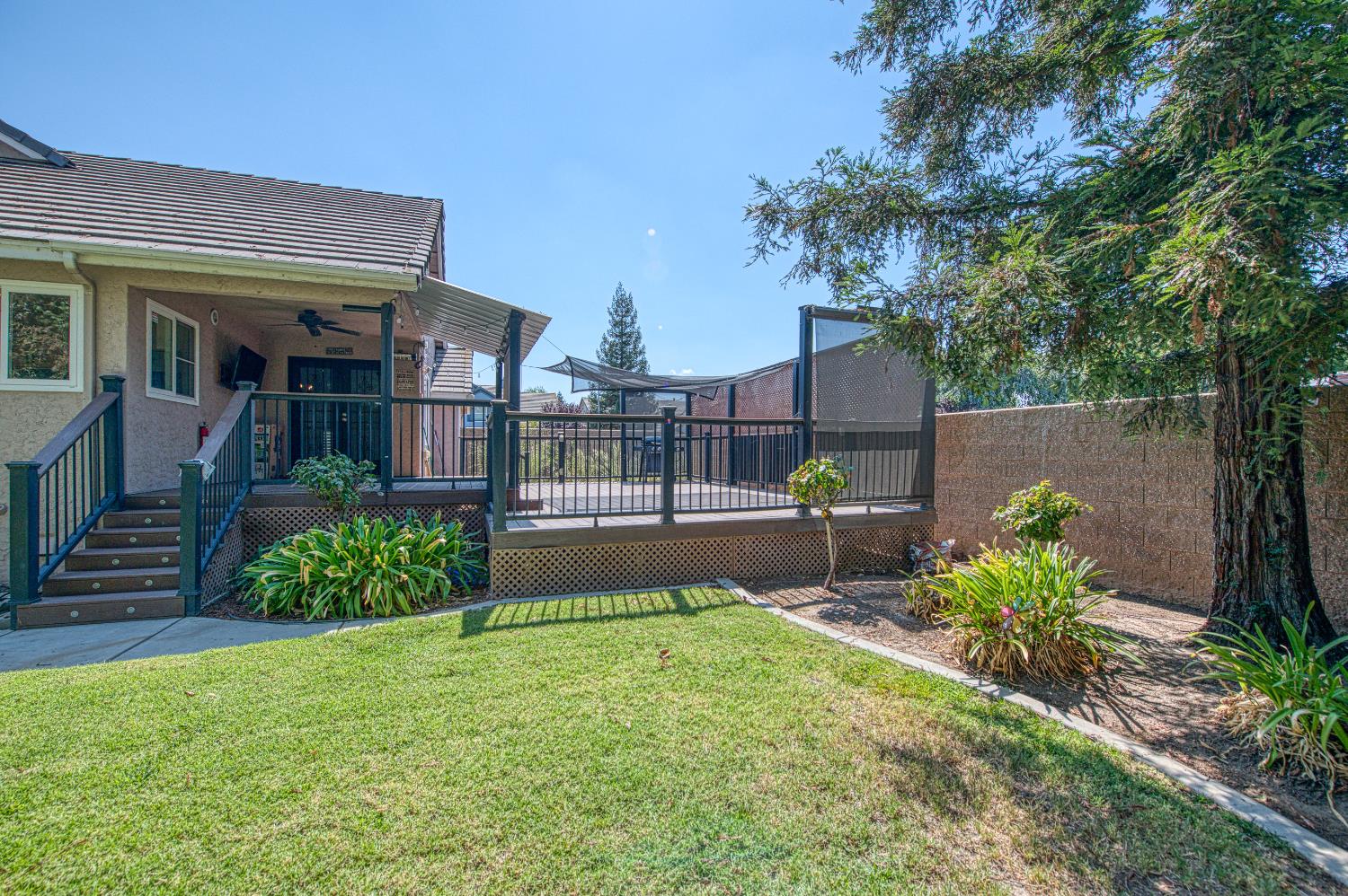 1323 Oak Avenue
