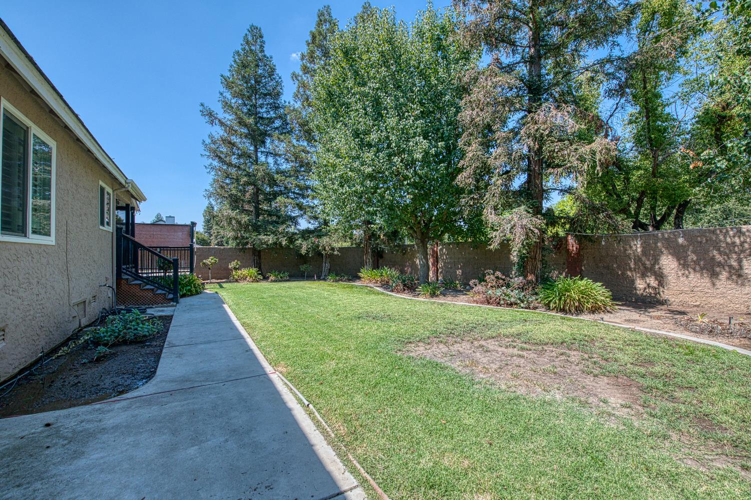 1323 Oak Avenue