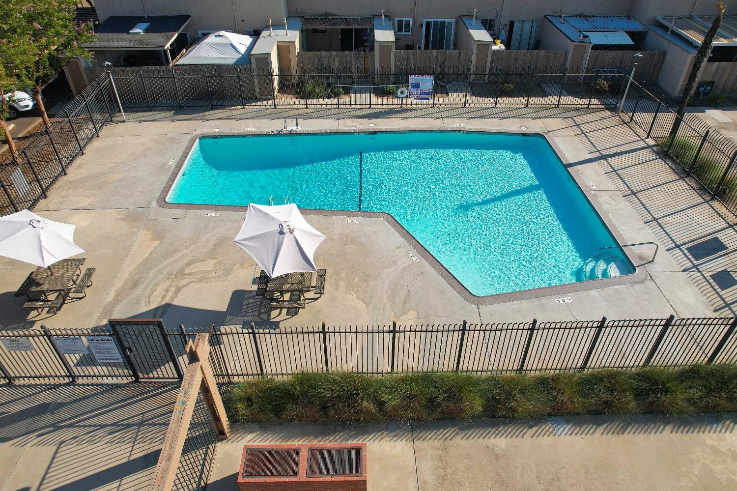 Condo in Fresno - photo 2