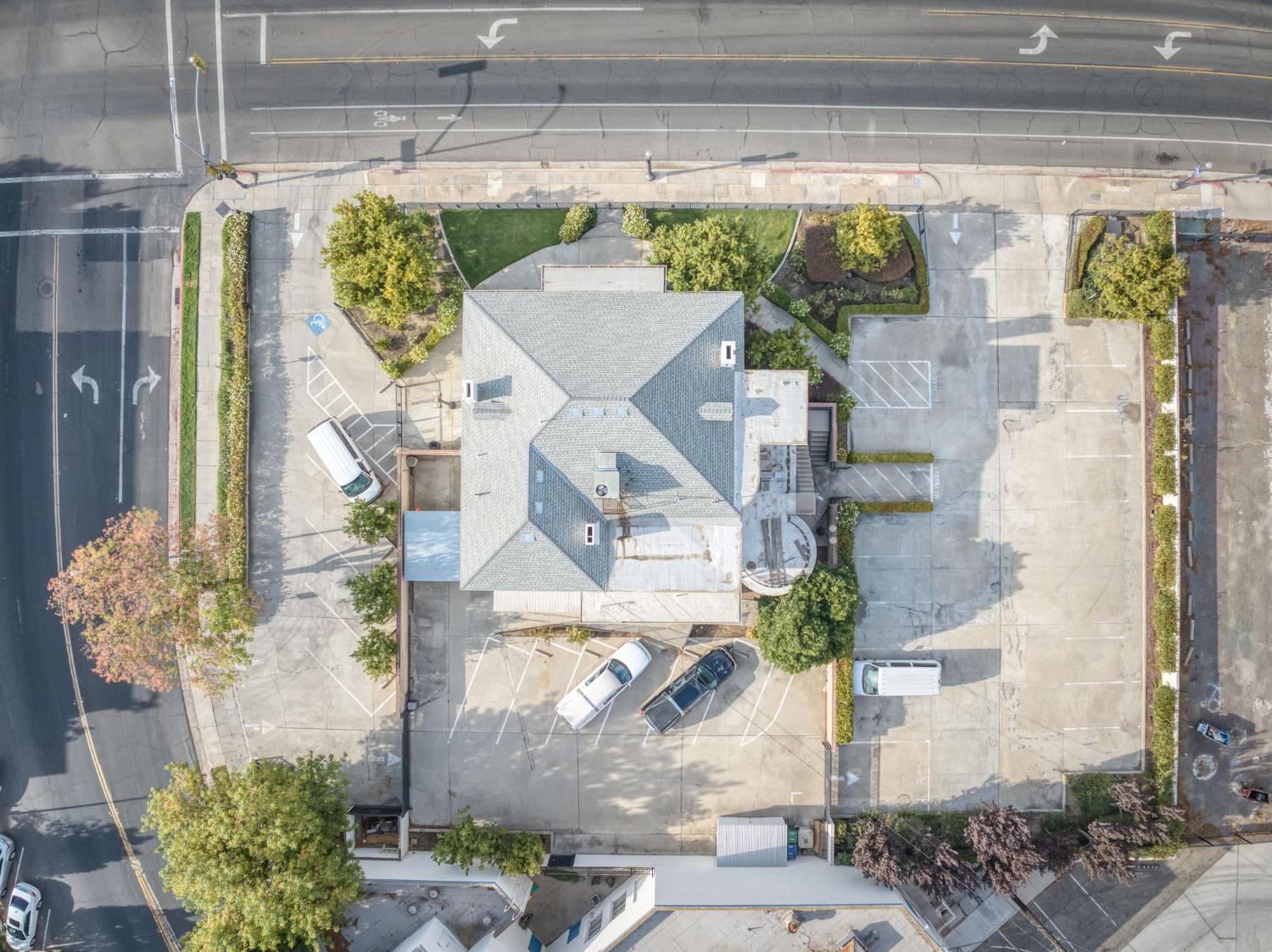 916 E Divisadero Street, Fresno, CA, 93721