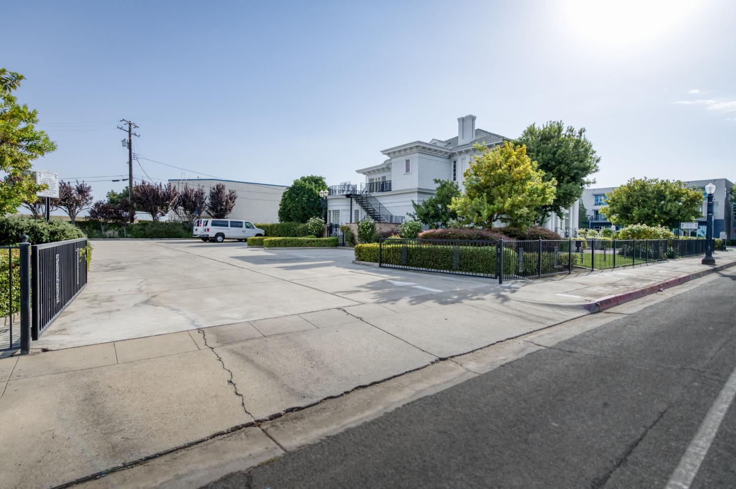 916 E Divisadero Street, Fresno, CA, 93721