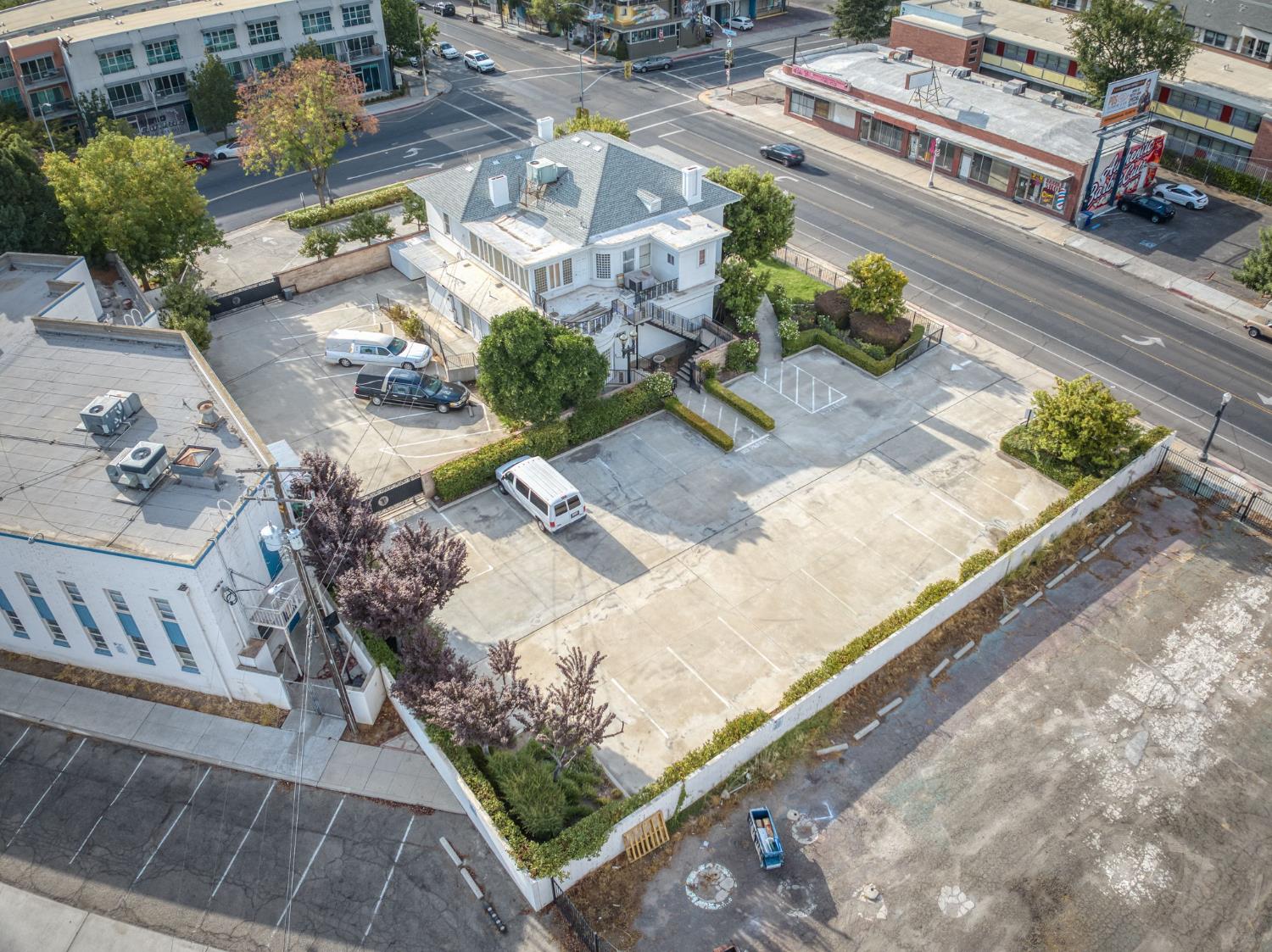 916 E Divisadero Street, Fresno, CA, 93721