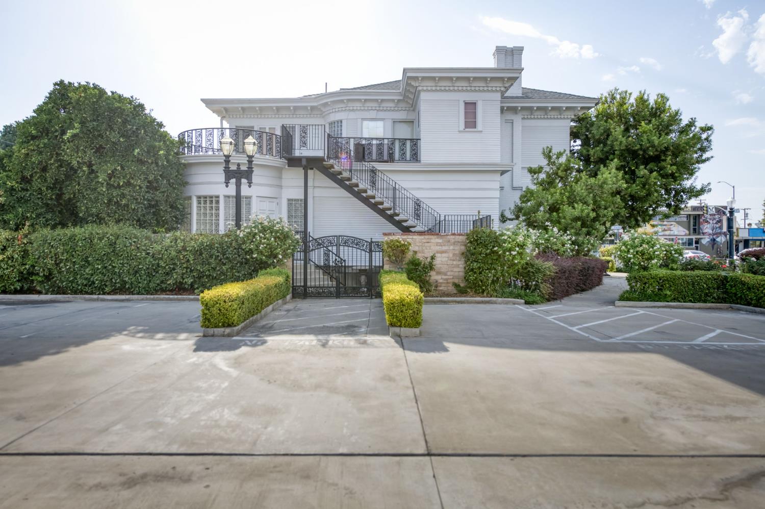 916 E Divisadero Street, Fresno, CA, 93721
