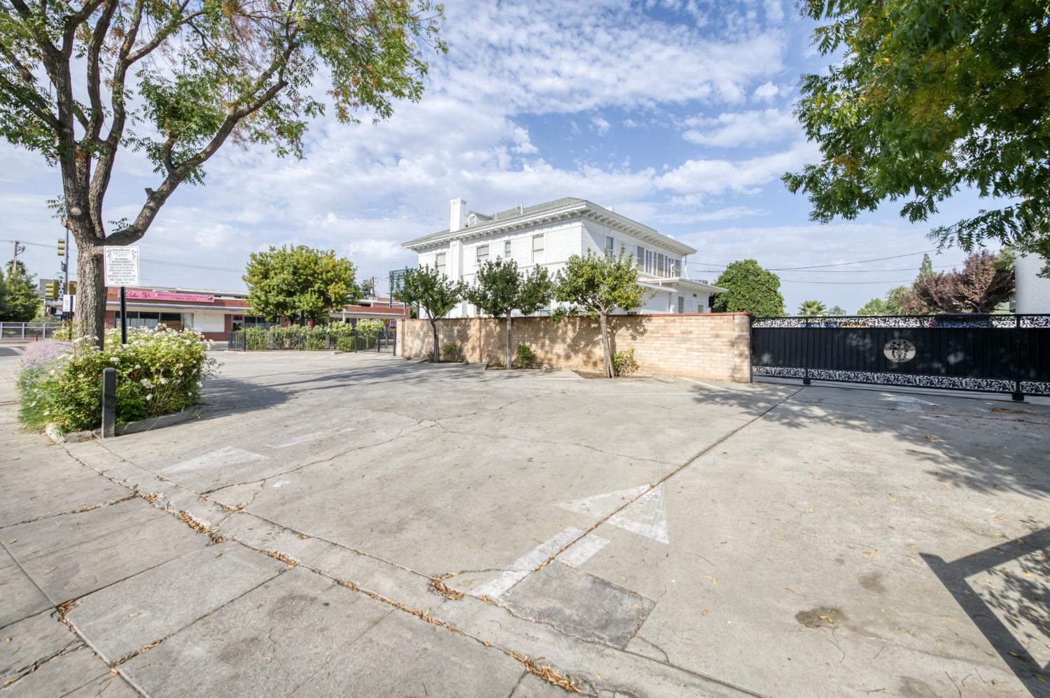 916 E Divisadero Street, Fresno, CA, 93721