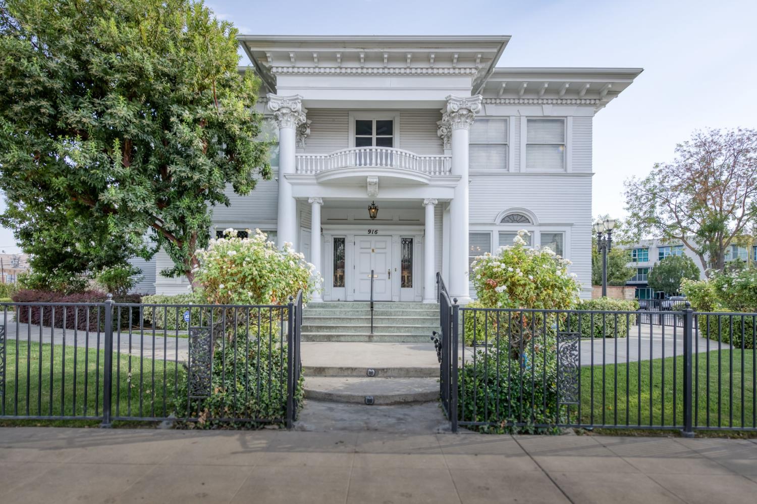 916 E Divisadero Street, Fresno, CA, 93721
