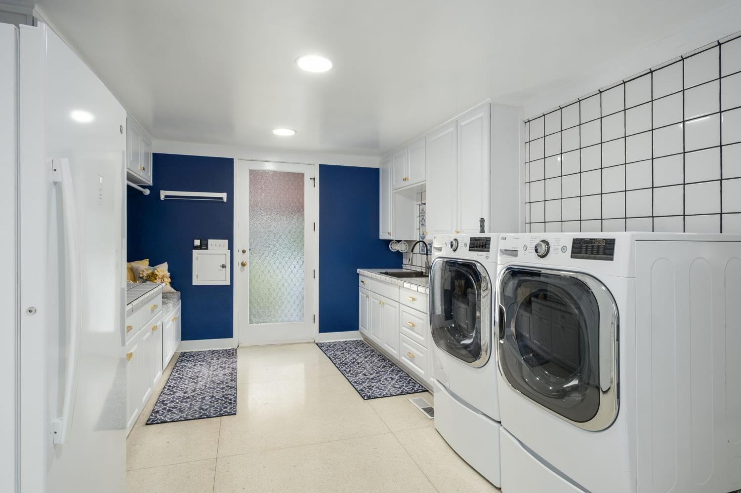 4175 N Van Ness Boulevard, Fresno, CA, 93704