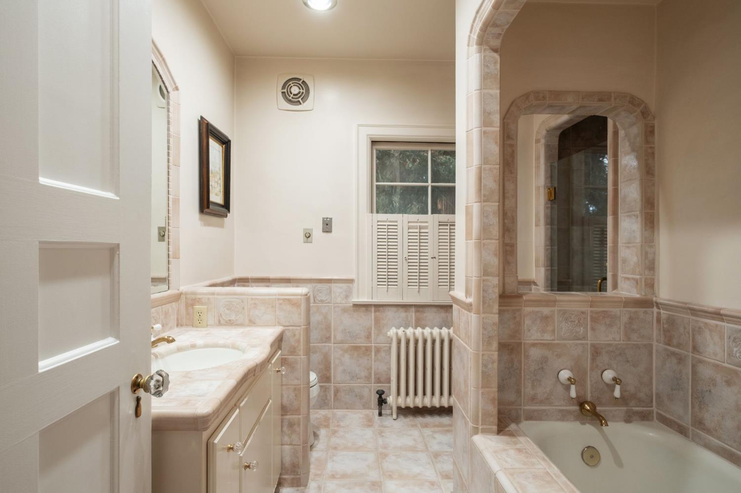 4175 N Van Ness Boulevard, Fresno, CA, 93704