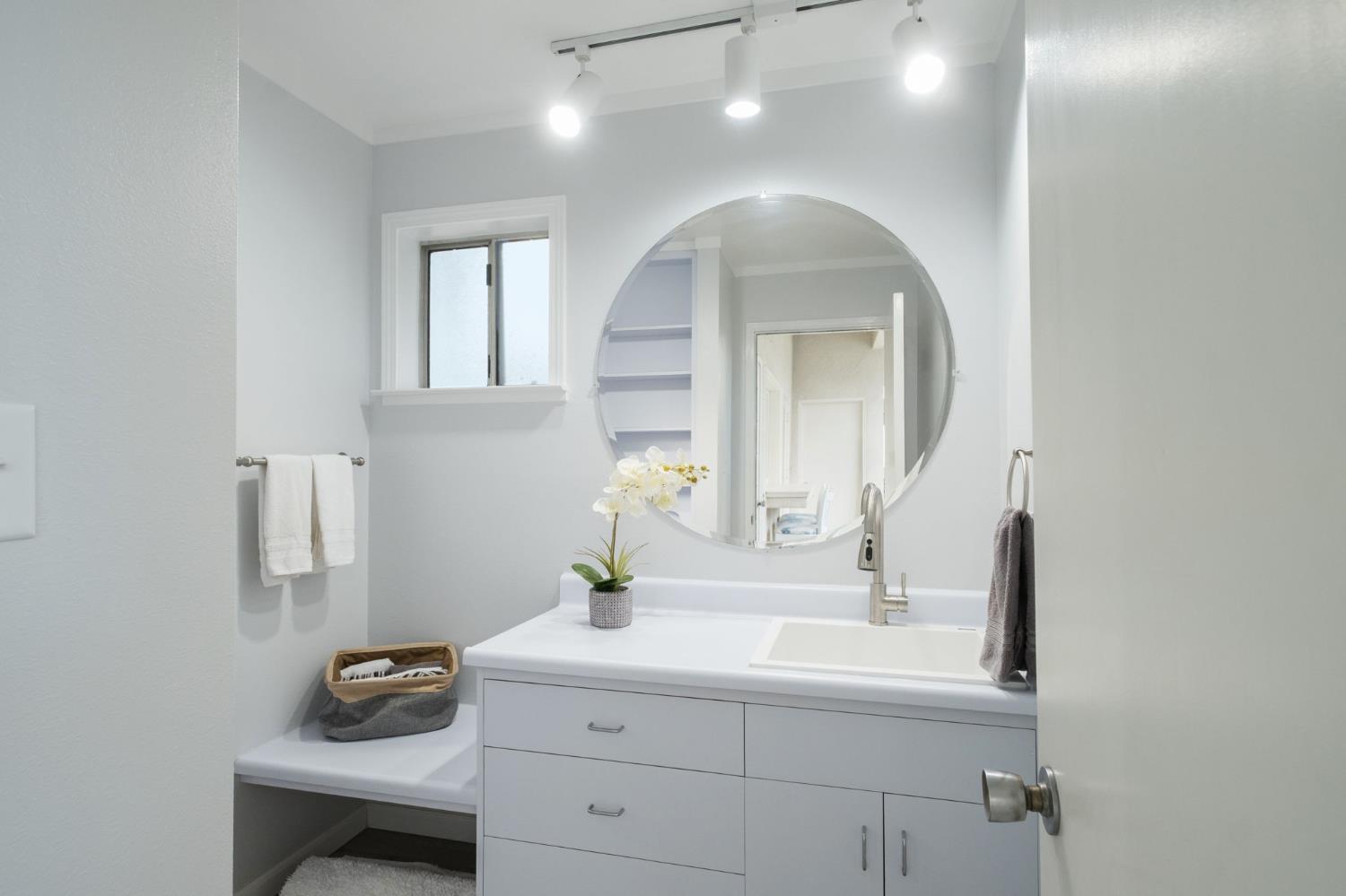 4175 N Van Ness Boulevard, Fresno, CA, 93704