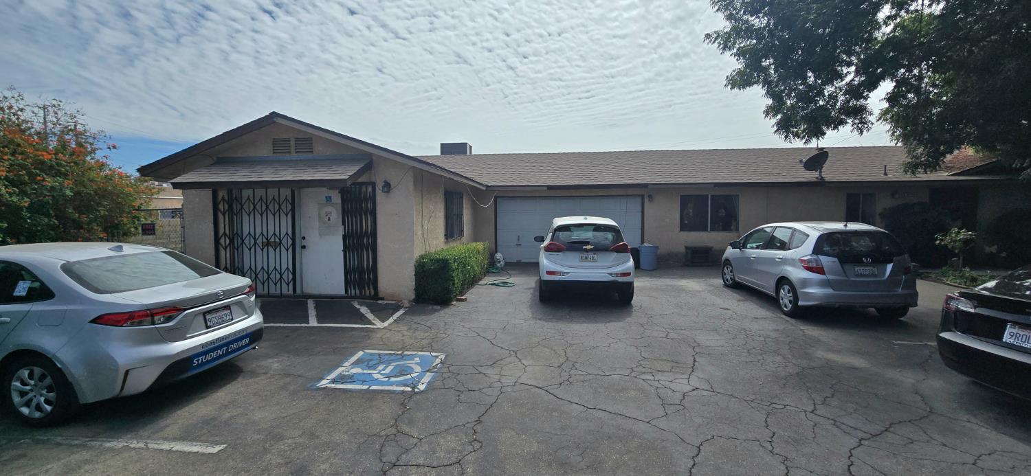 Single Family in Fresno - photo 2