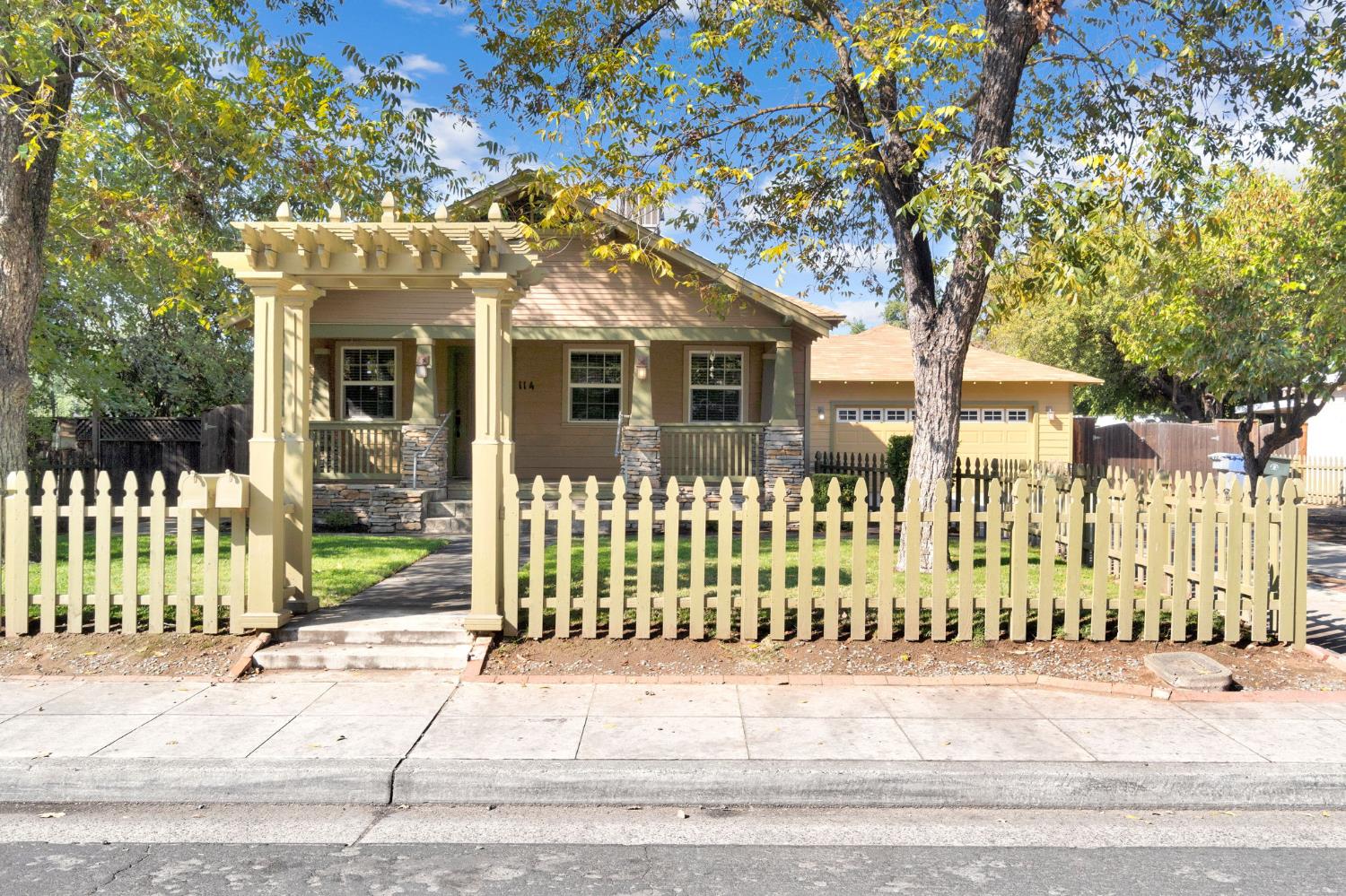 Featured Listings Featured Listings