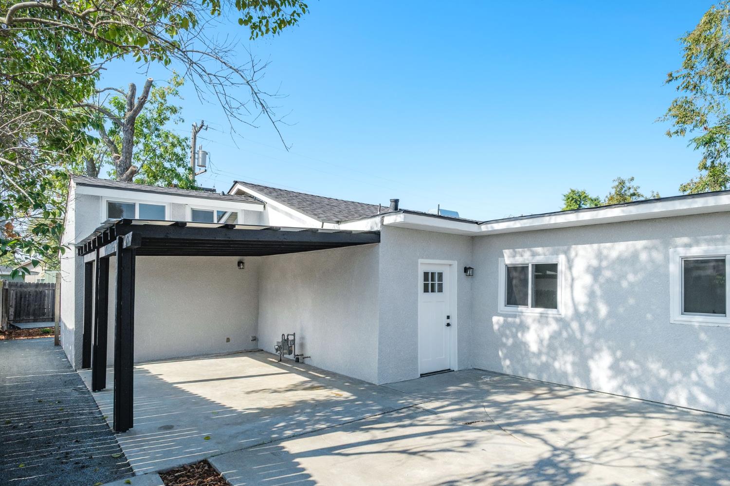 4261 N Holt Avenue, Fresno, CA, 93705