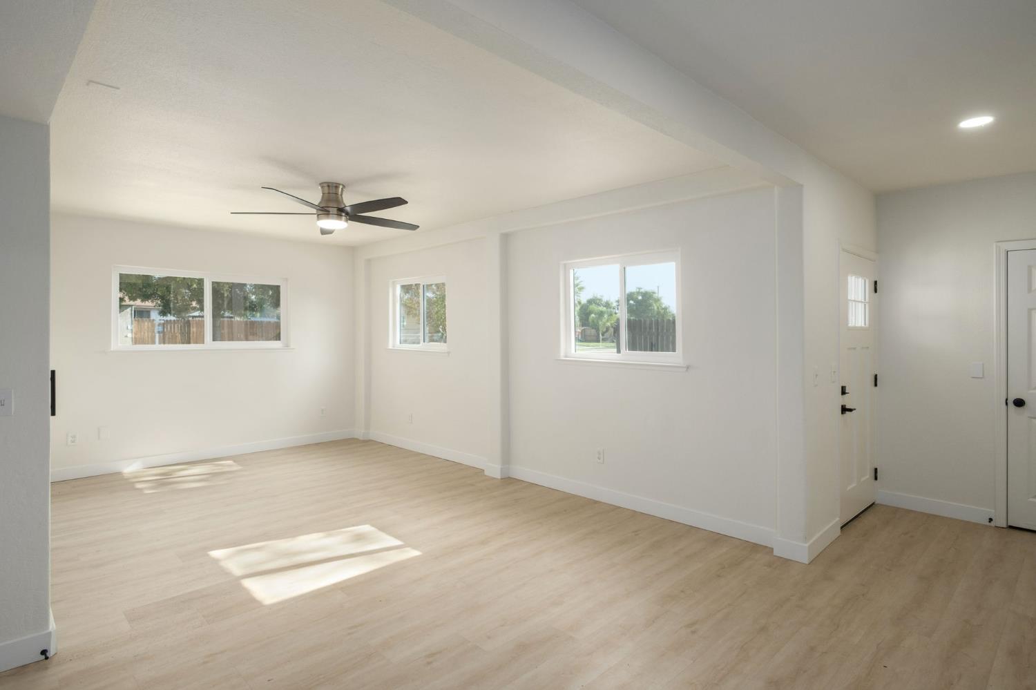 4261 N Holt Avenue, Fresno, CA, 93705