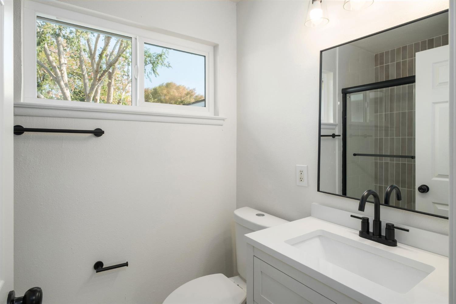 4261 N Holt Avenue, Fresno, CA, 93705