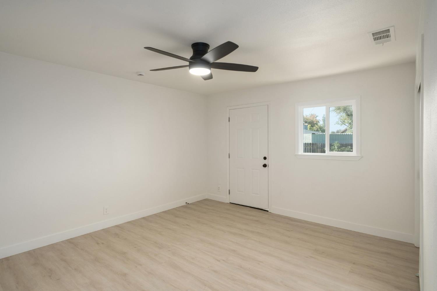 4261 N Holt Avenue, Fresno, CA, 93705