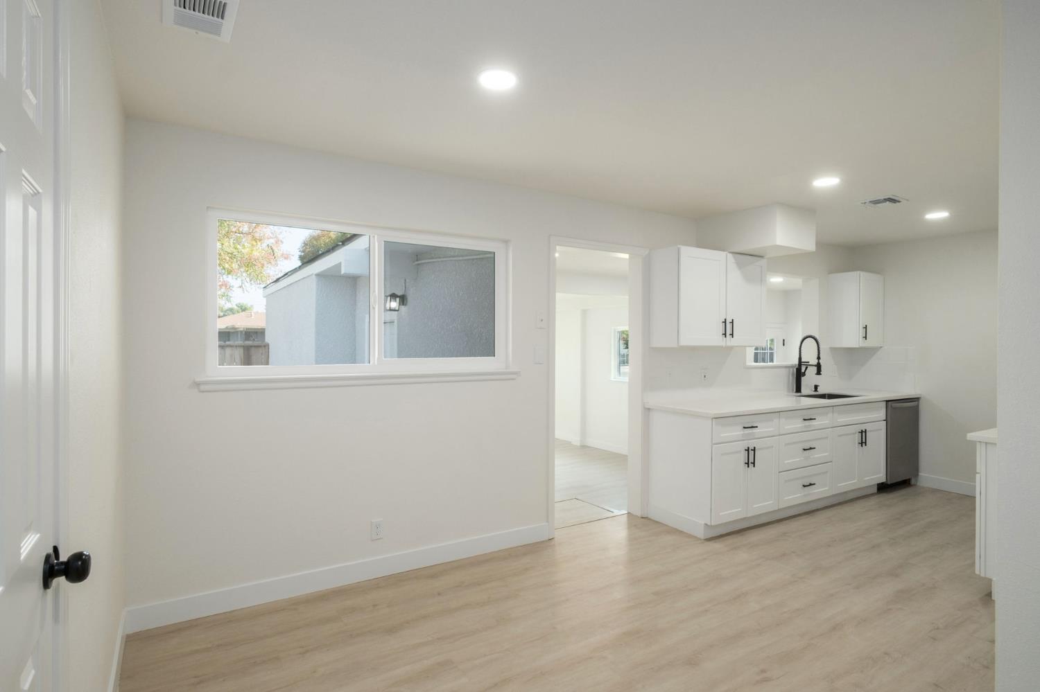 4261 N Holt Avenue, Fresno, CA, 93705