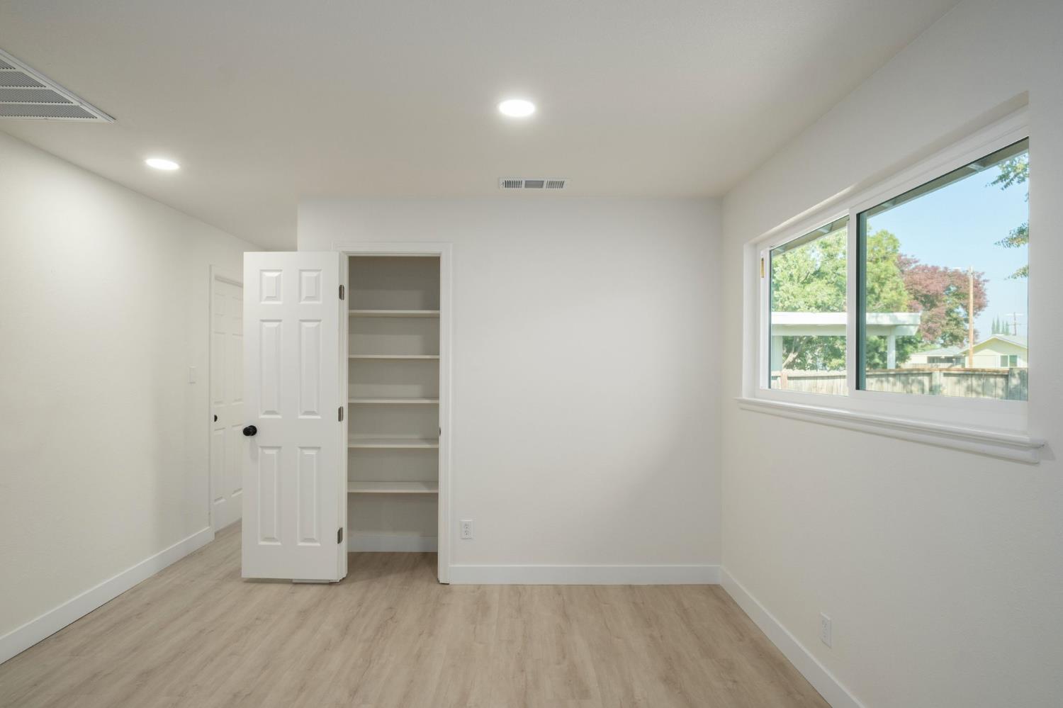 4261 N Holt Avenue, Fresno, CA, 93705