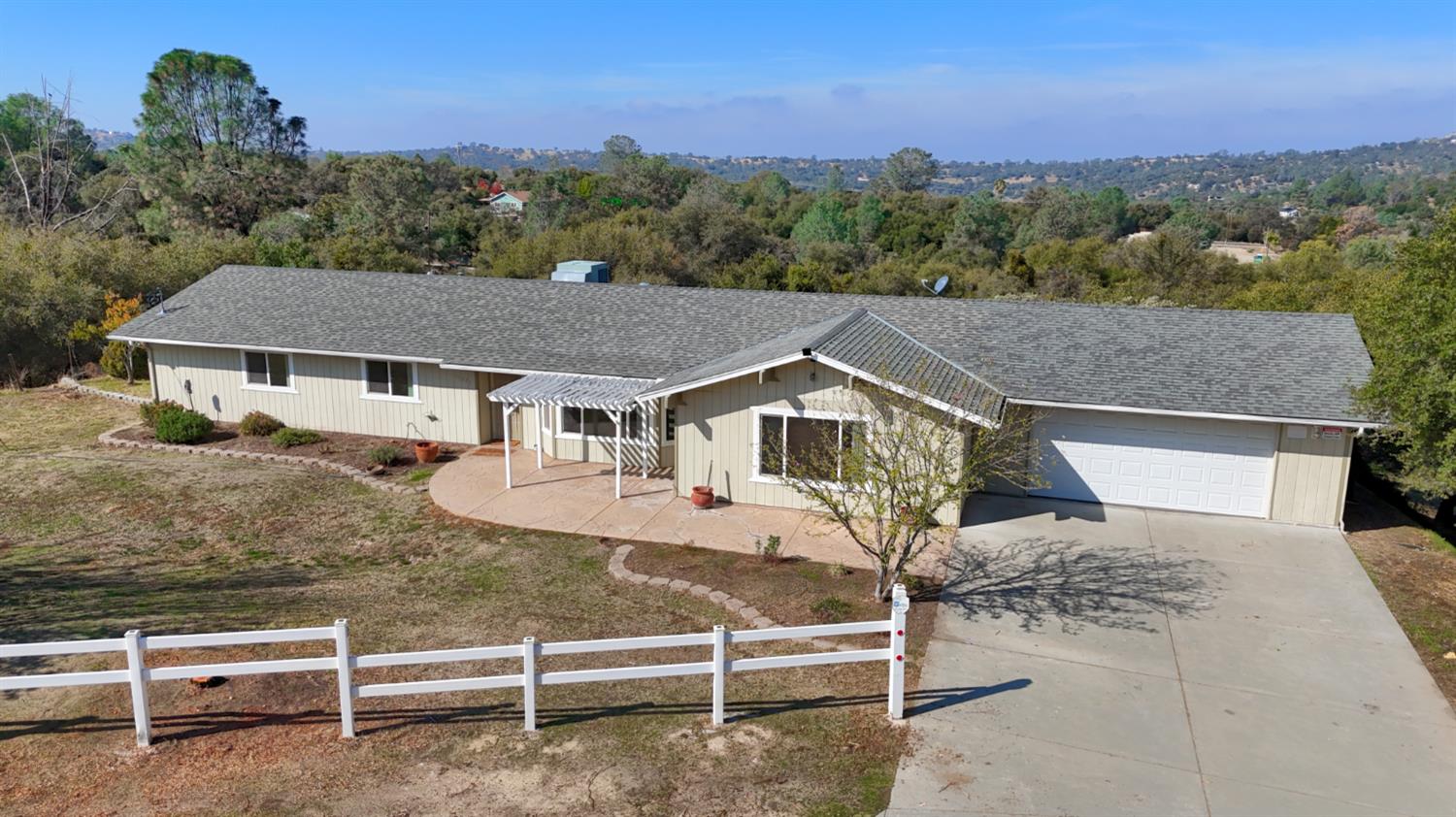 Single Family in Coarsegold - photo 2