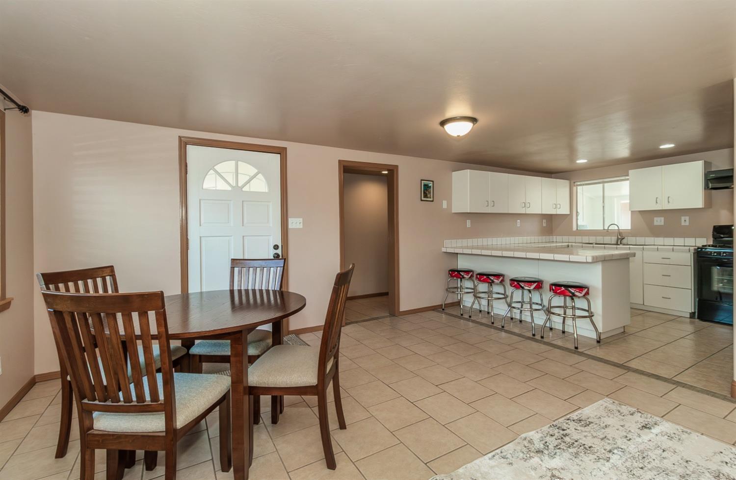 1498 Escalon Avenue, Clovis, CA, 93611