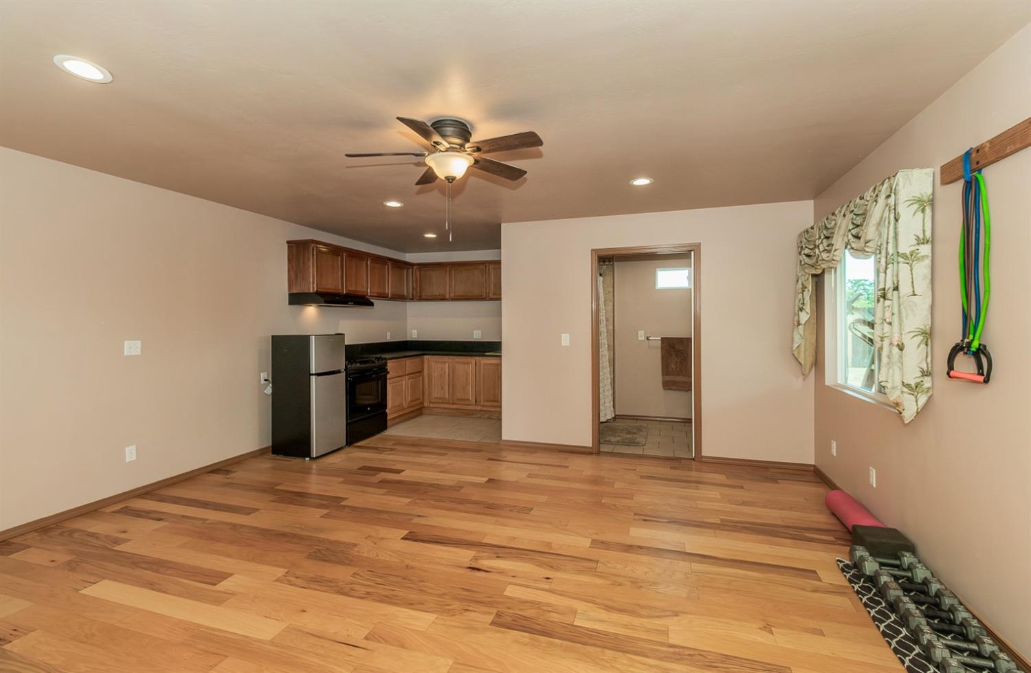 1498 Escalon Avenue, Clovis, CA, 93611