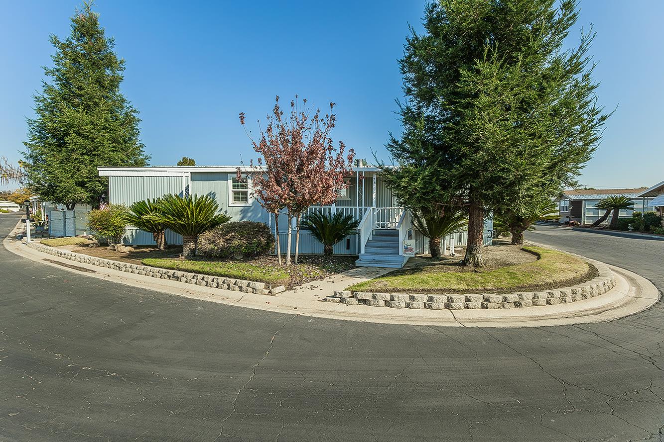 Mobile Home in Sanger - photo 2