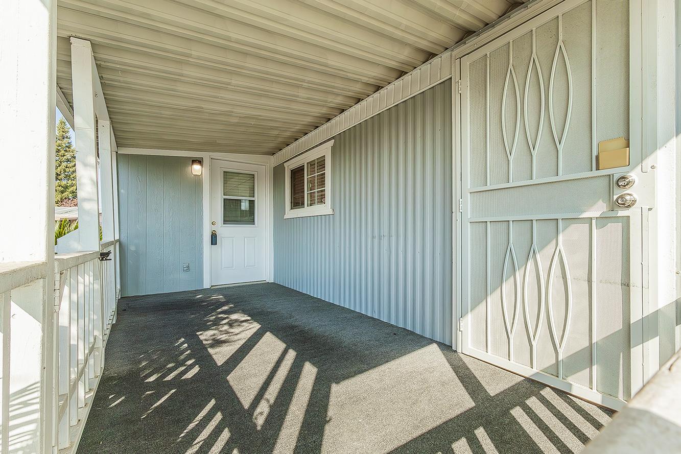 Mobile Home in Sanger - photo 3