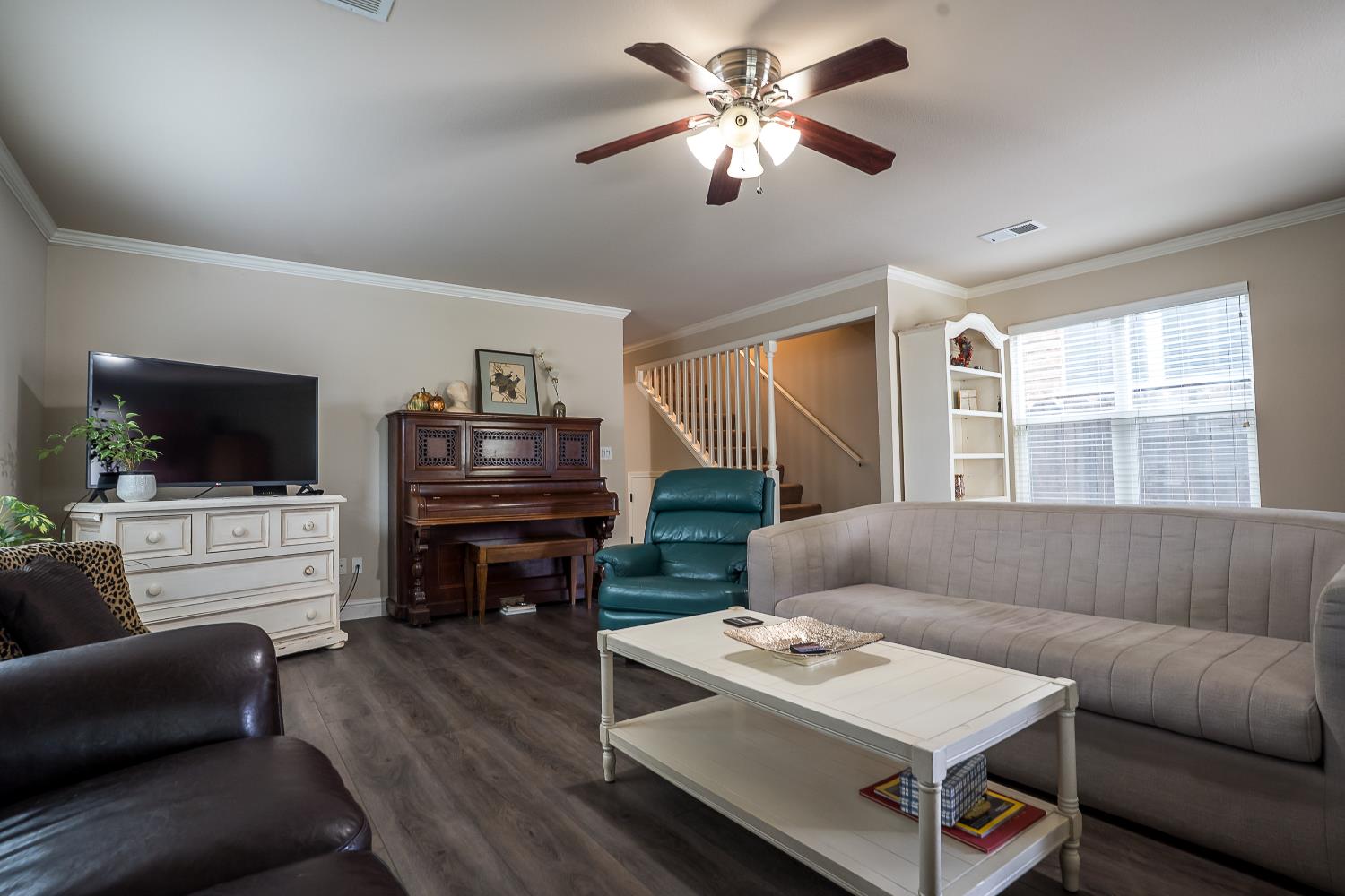 233 N College Avenue, Fresno, CA, 93701