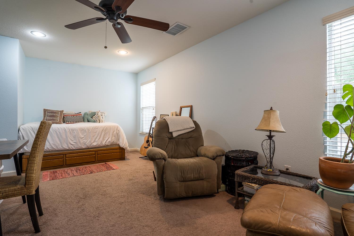 233 N College Avenue, Fresno, CA, 93701