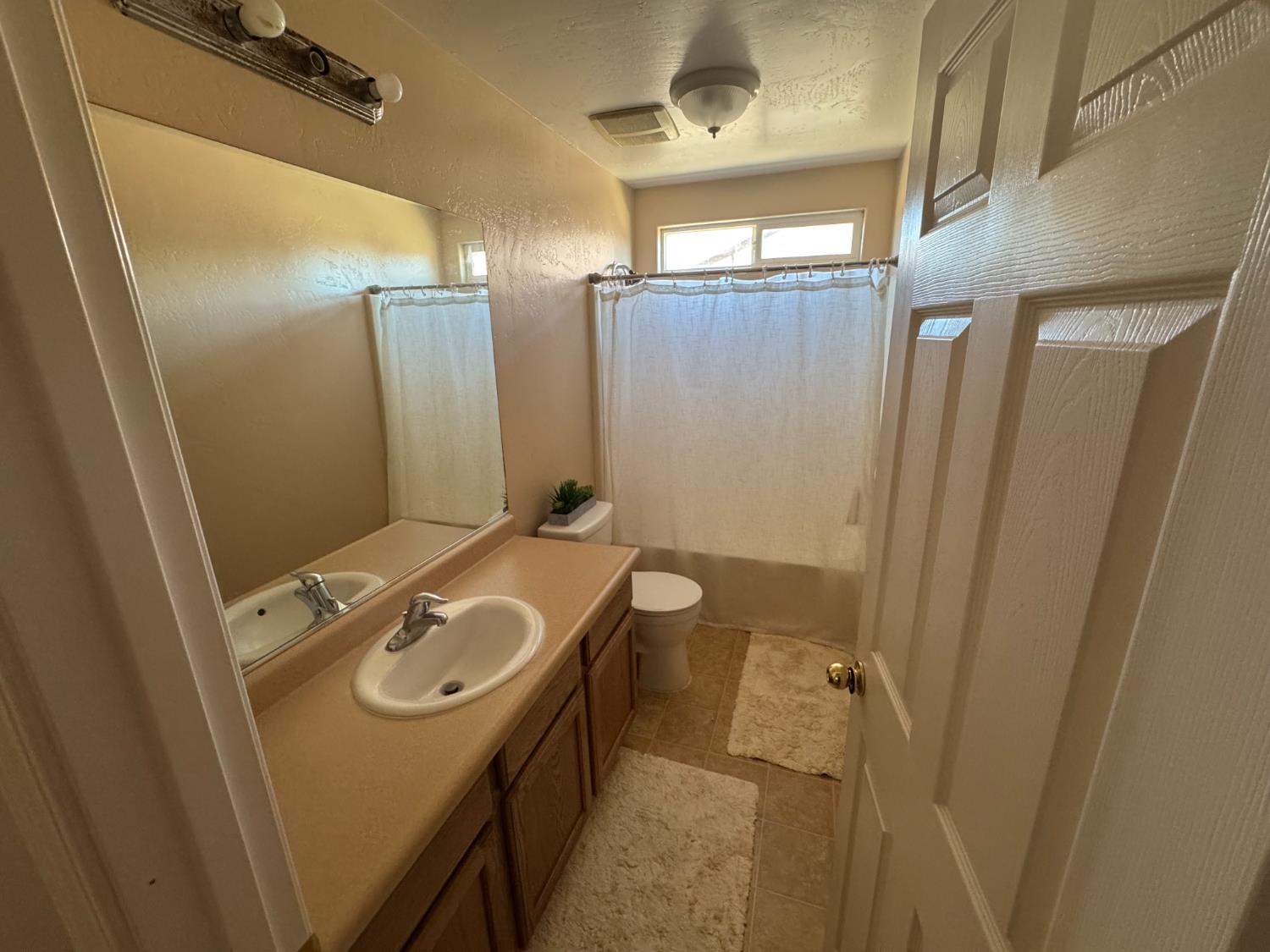 6349 E Braly Avenue, Fresno, CA, 93727