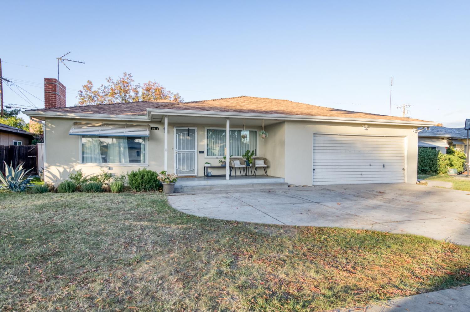 <p>Featured Listings</p>