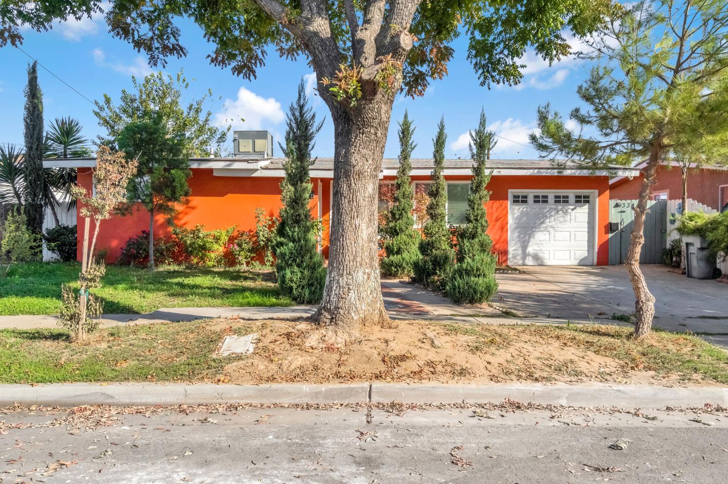 Single Family in Fresno - photo 2