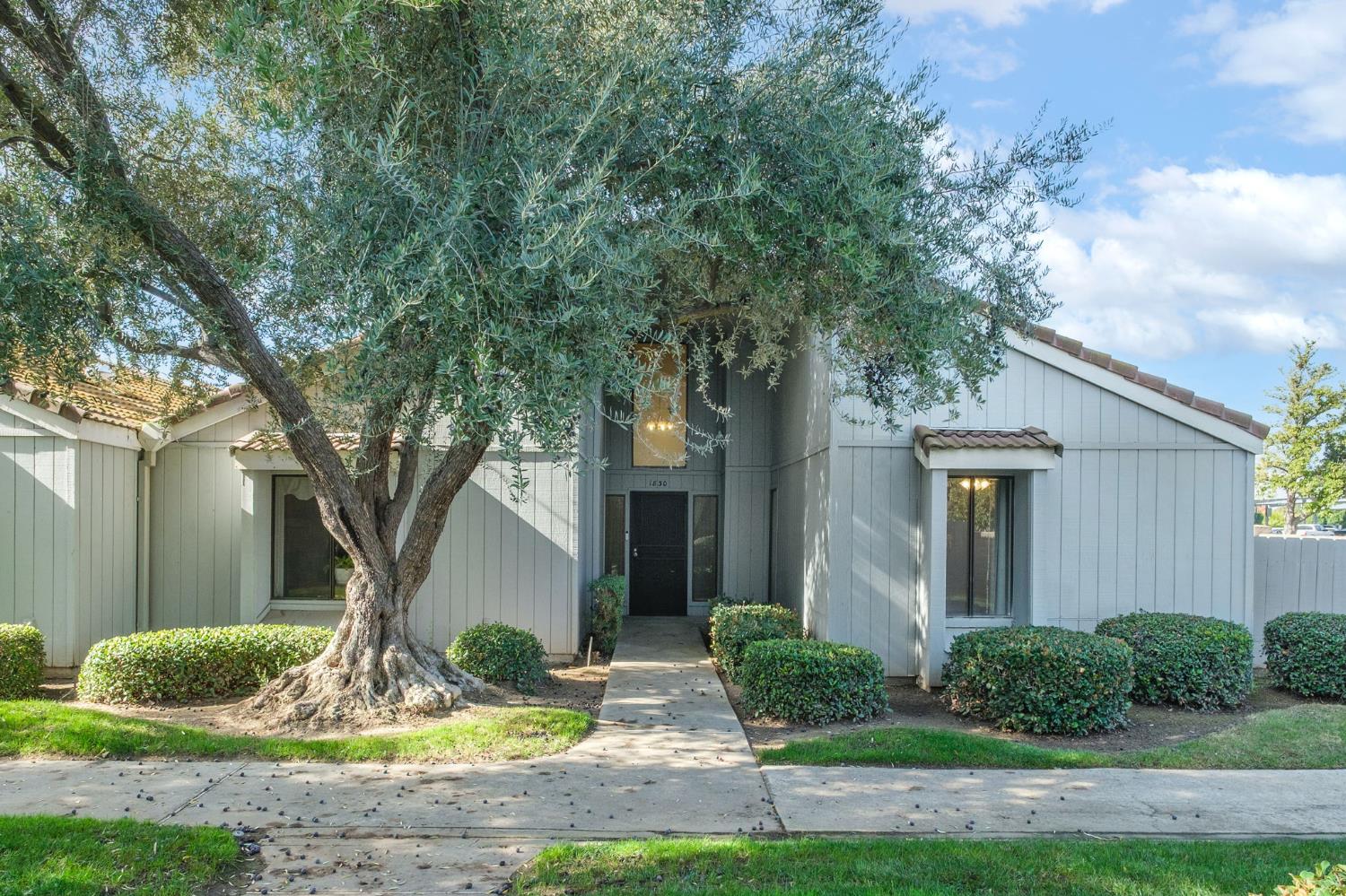 <p>Featured Listings</p>