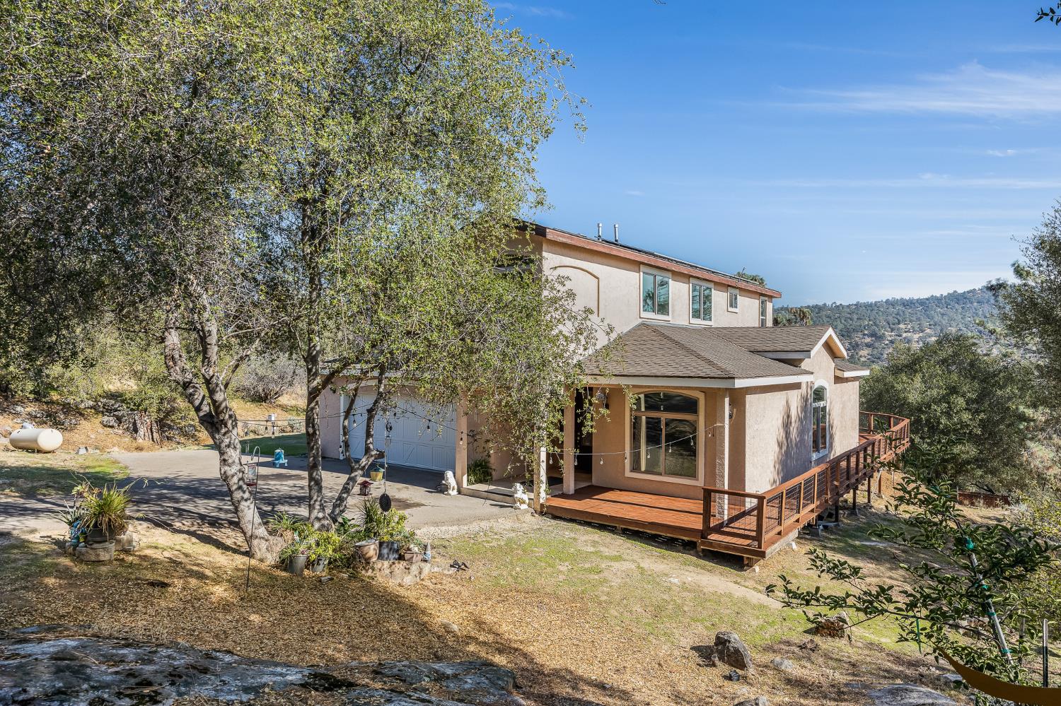 Single Family in Coarsegold - photo 2