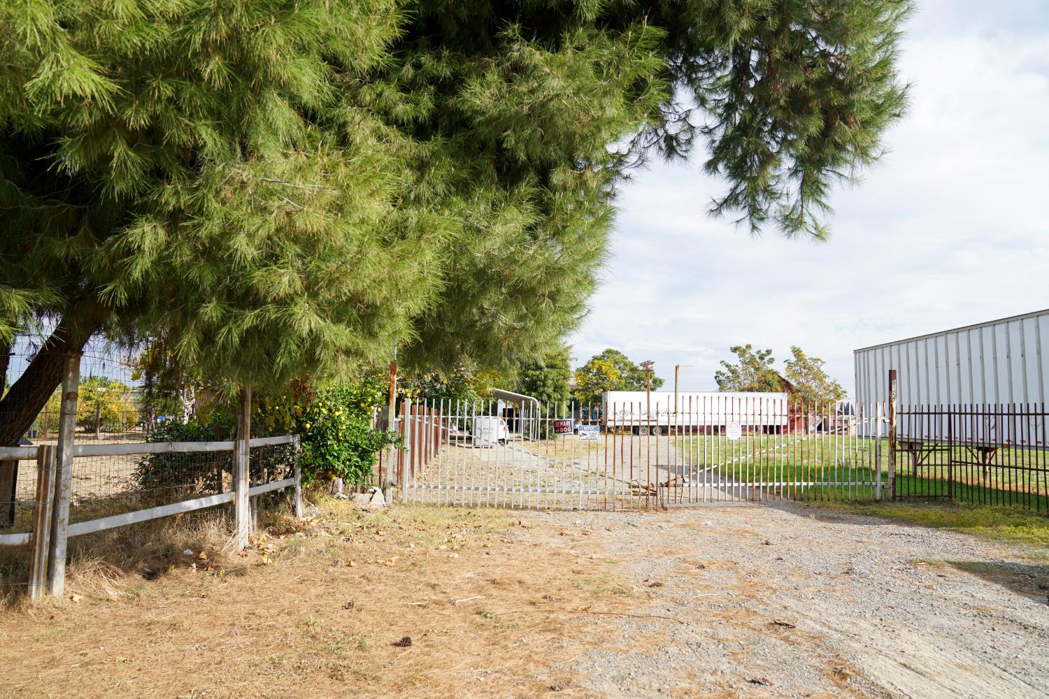 8124 S Cherry Avenue, Fresno, CA, 93725