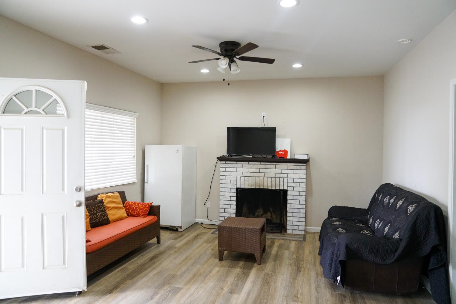 8124 S Cherry Avenue, Fresno, CA, 93725