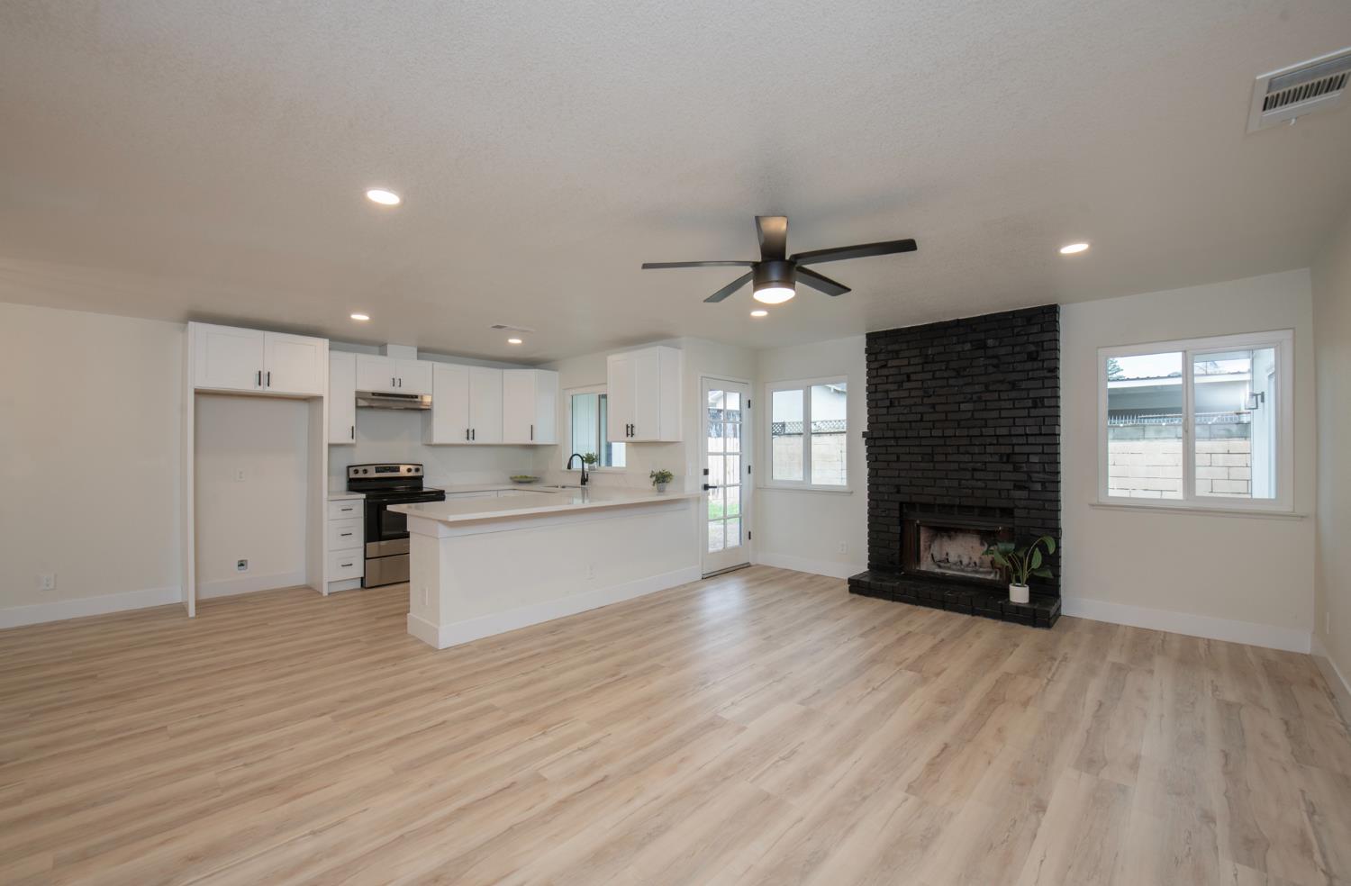 2024 N Laureen Avenue, Fresno, CA, 93703