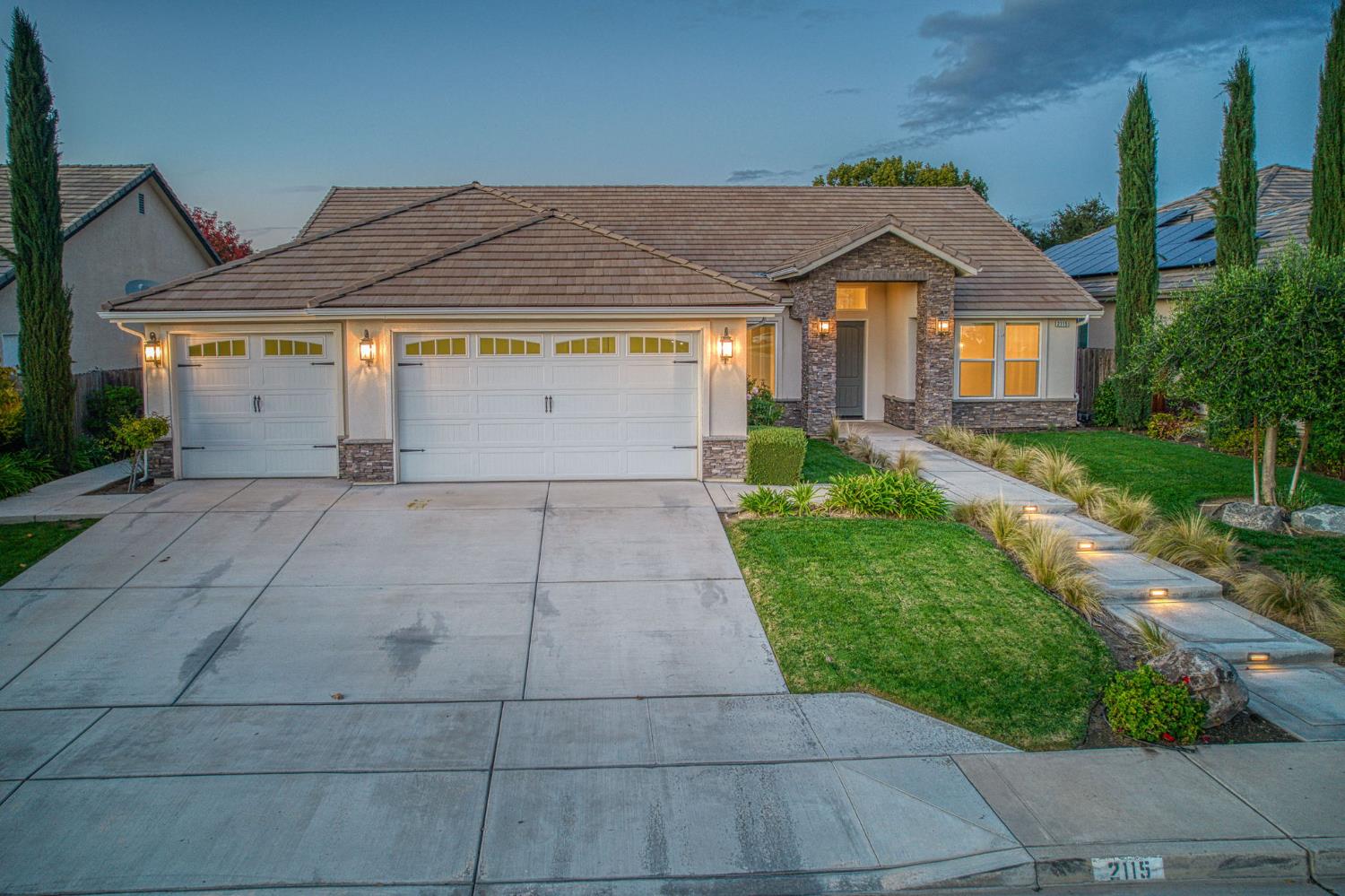 Single Family in Kingsburg - photo 2